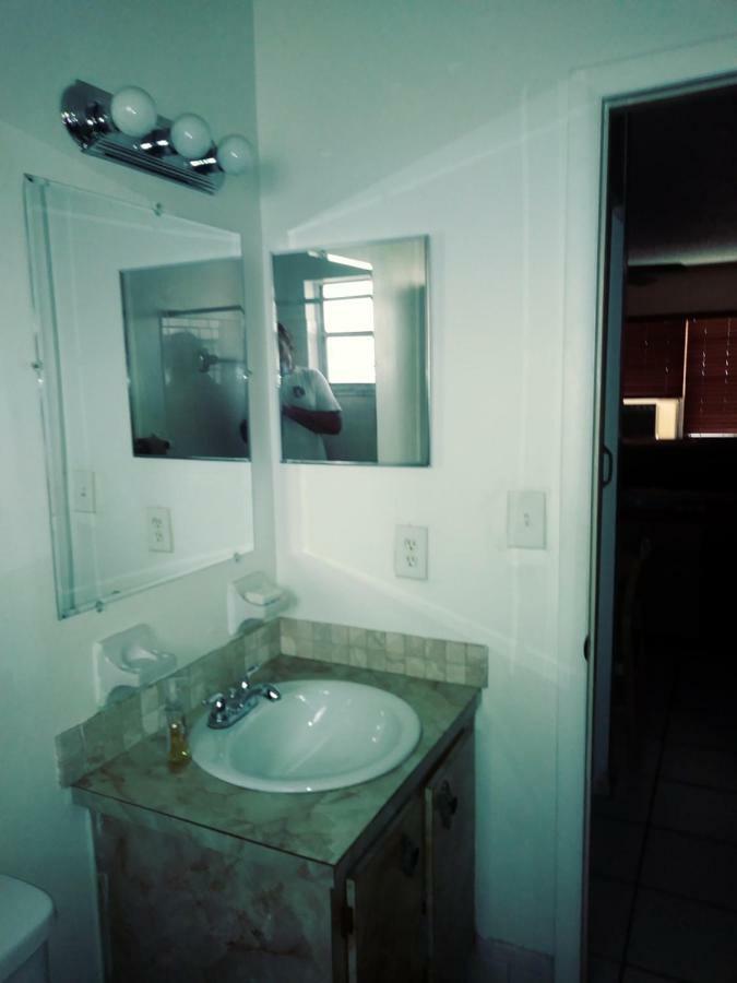 Newly Furnished Large, Clean, Quiet Private Unit Apartment Форт Лодърдейл Екстериор снимка